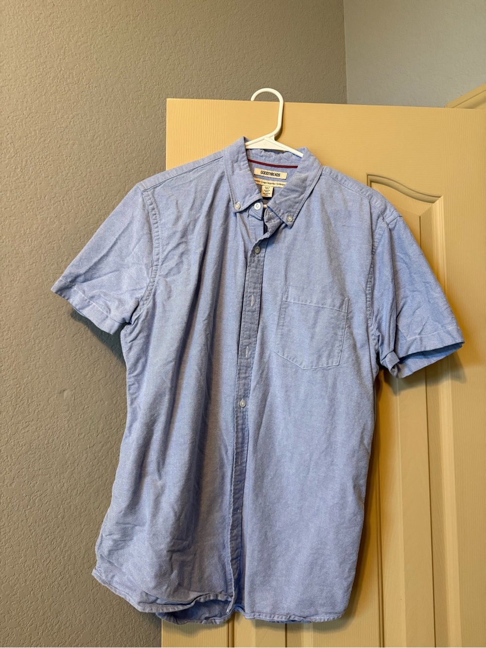 Goodthreads Men’s Light Blue Short-Sleeve Button-Down Shirt